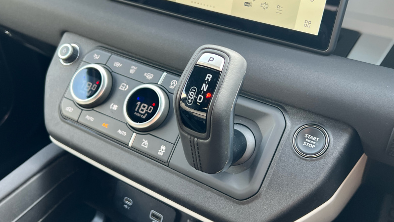 Land Rover Defender 3.0 D250 X-Dynamic SE 90 3dr Auto Diesel Estate